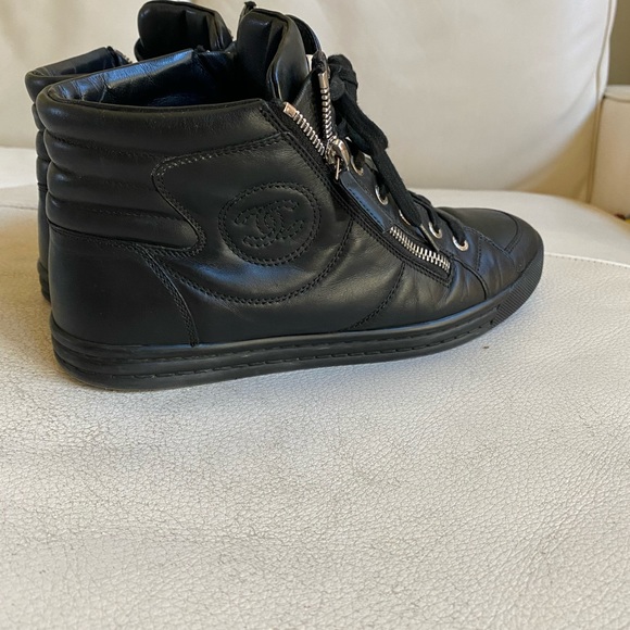 38.5 100% Authentic Chanel leather sneakers - Picture 4 of 10